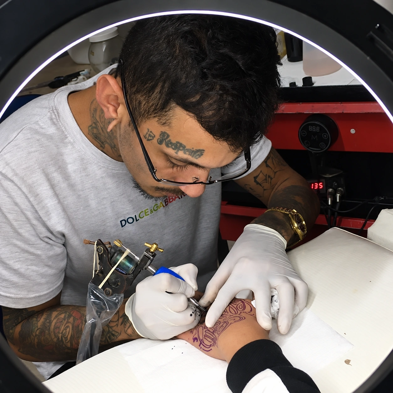 Rafael Oliver, tatuador do Oliver Tattoo